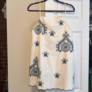 NWT ZARA White/Green Embroidered Scallop Hem Mini Dress M